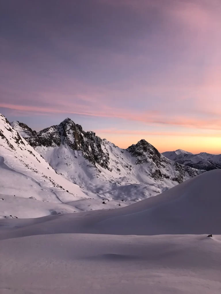 Sur le retour de l'éperon de Cessole, le couché de soleil sur la tête de Costasse est magnifique
