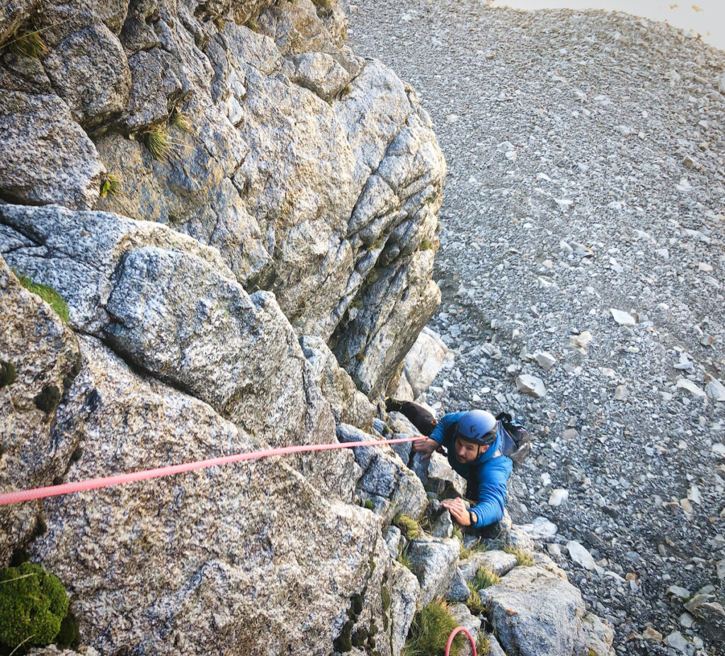 Tony concentré dans les premières longueurs