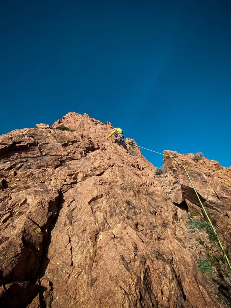 Vincent dans l'éperon du début de l'arête de la fenêtre au Rocher de Saint Barthélemy