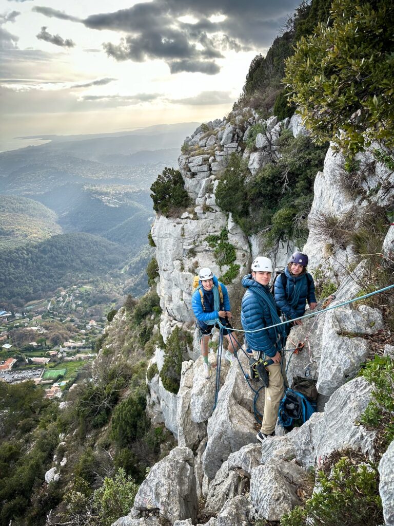 l'équipe sur la voie rouge